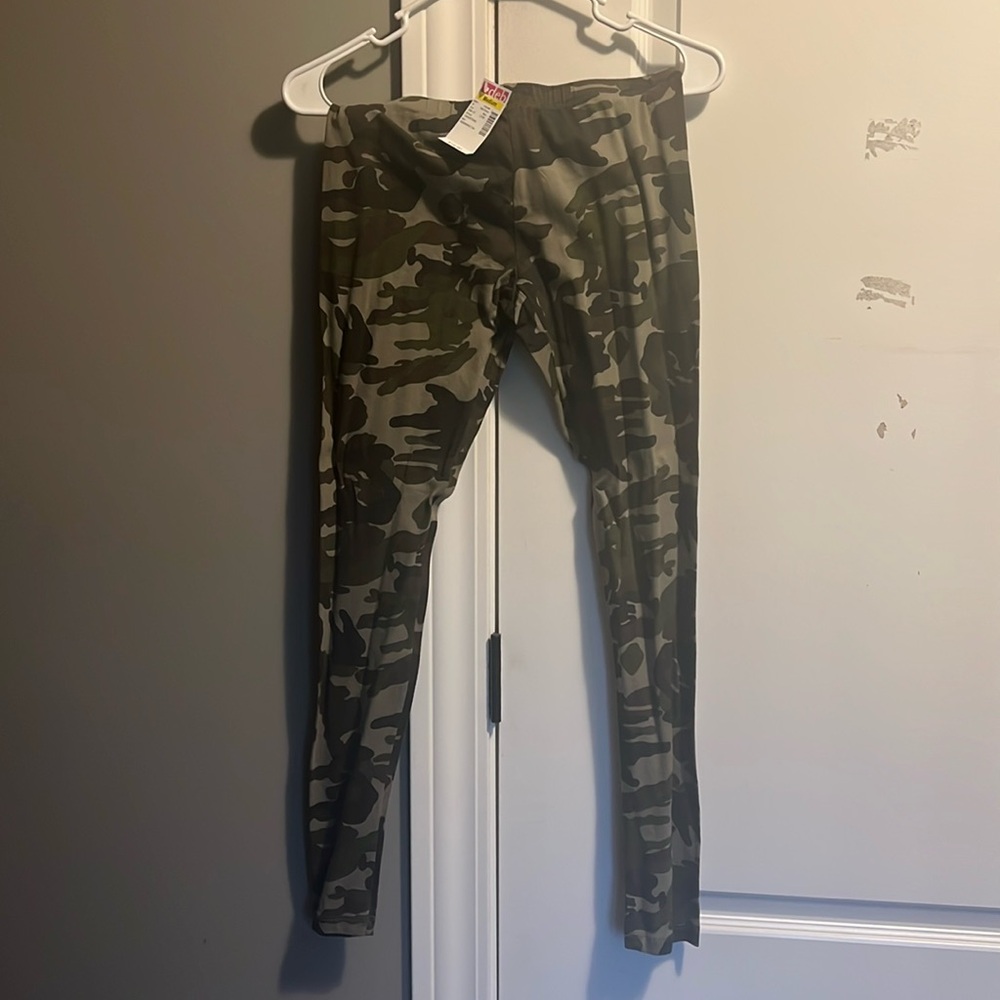 Women’s camouflage leggings
